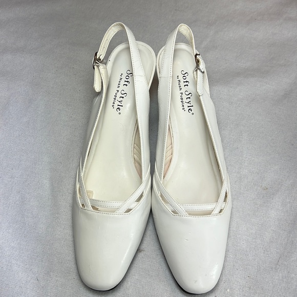 ⭐️ Soft Style by Hush Puppies white closed toe sling back white faux leather 9 - Picture 1 of 17